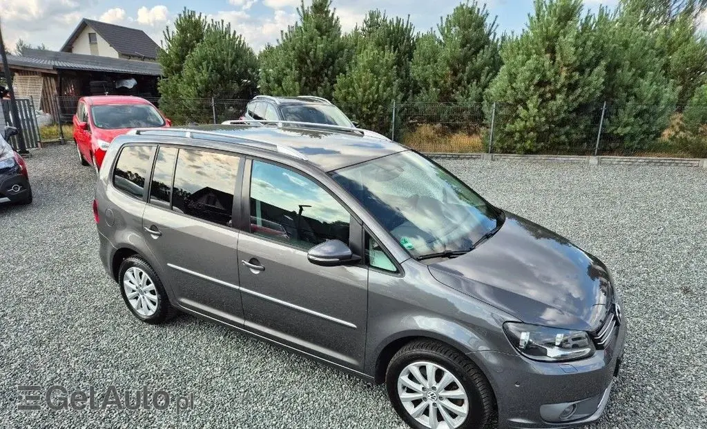 VOLKSWAGEN Touran 