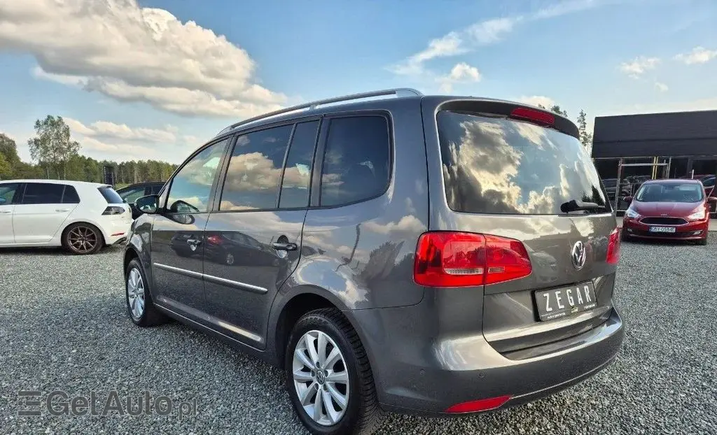 VOLKSWAGEN Touran 