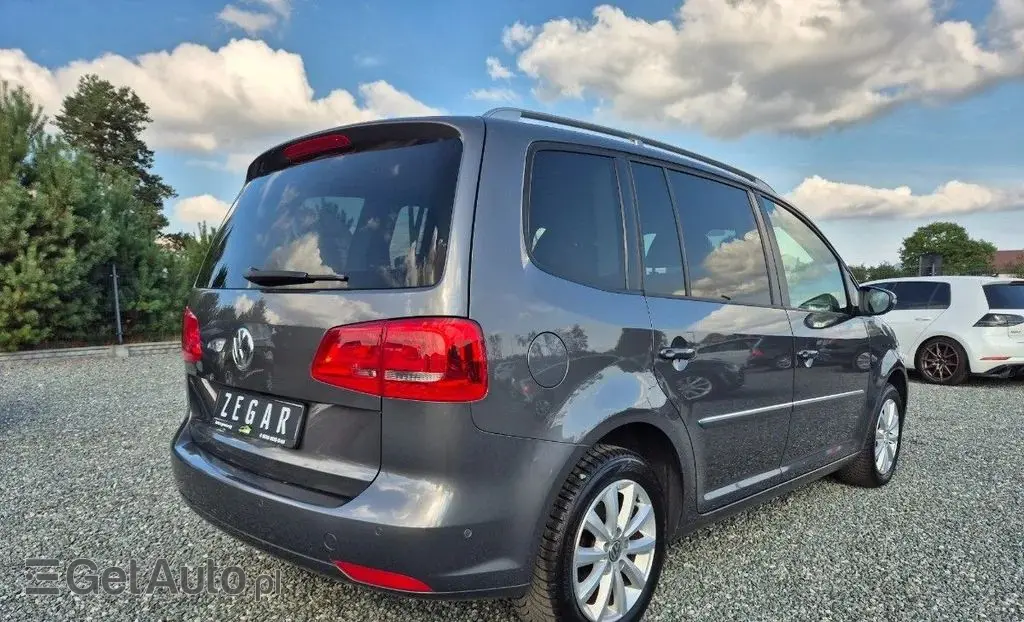VOLKSWAGEN Touran 