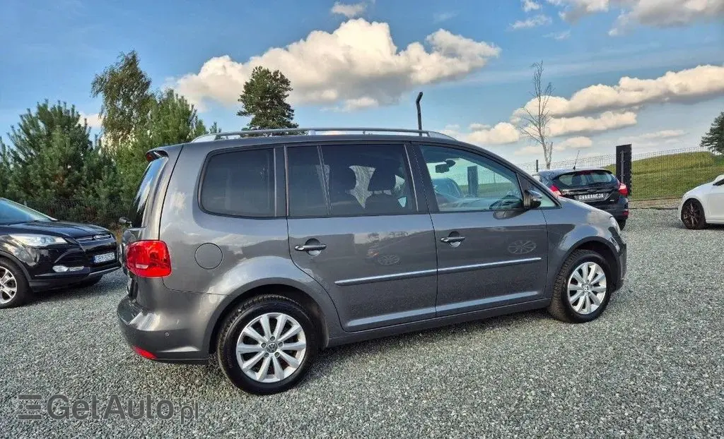 VOLKSWAGEN Touran 