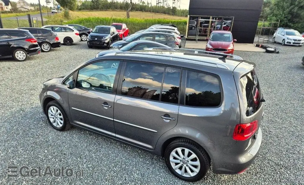 VOLKSWAGEN Touran 