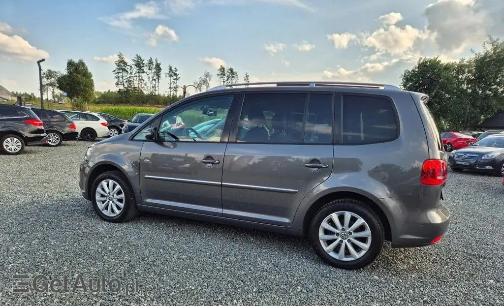VOLKSWAGEN Touran 