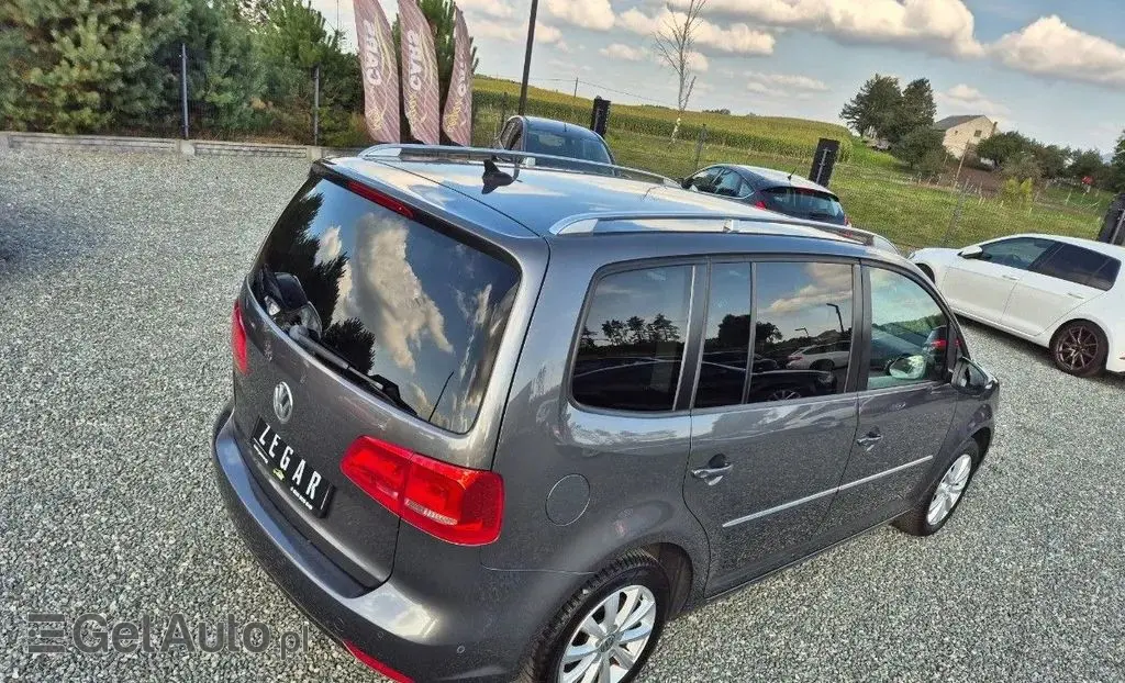 VOLKSWAGEN Touran 
