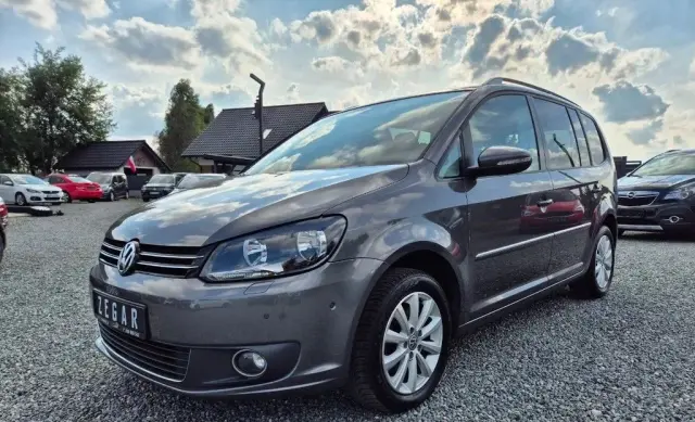 VOLKSWAGEN Touran 