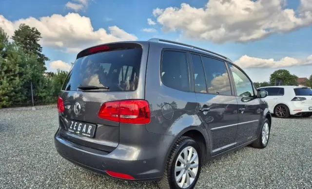 VOLKSWAGEN Touran 