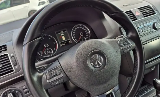 VOLKSWAGEN Touran 