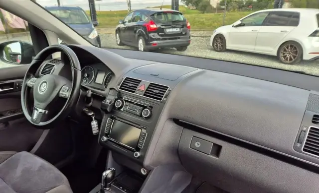 VOLKSWAGEN Touran 