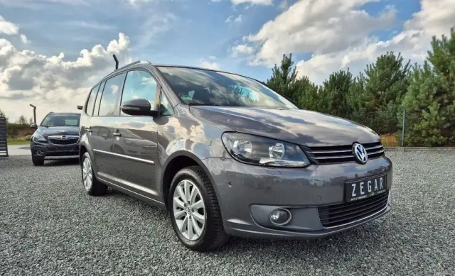 VOLKSWAGEN Touran 