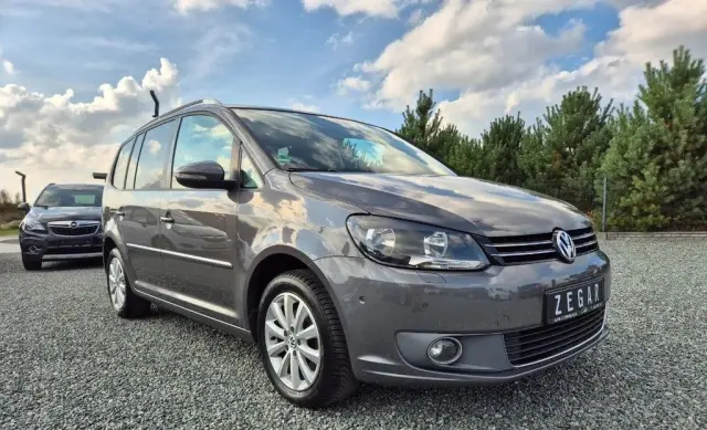 VOLKSWAGEN Touran 