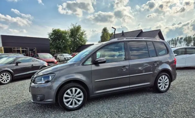 VOLKSWAGEN Touran 