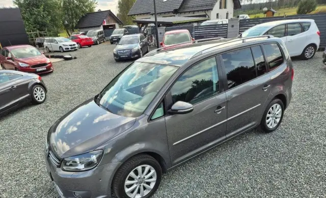 VOLKSWAGEN Touran 