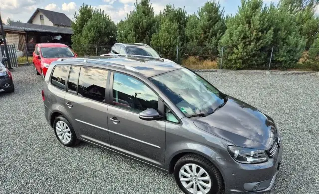 VOLKSWAGEN Touran 