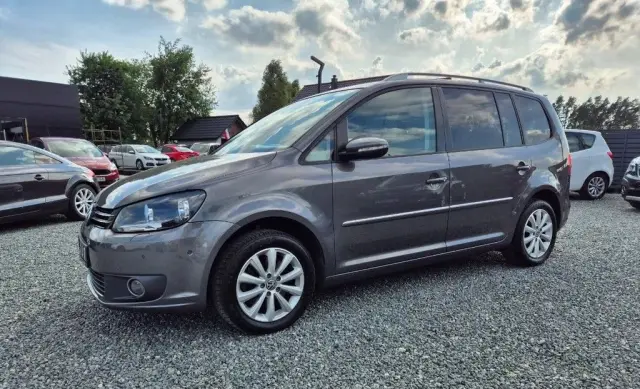 VOLKSWAGEN Touran 