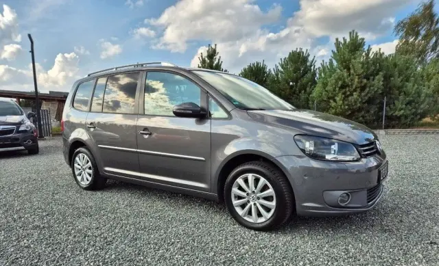 VOLKSWAGEN Touran 