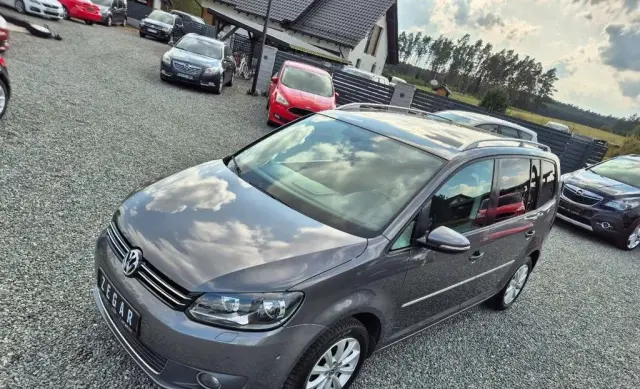 VOLKSWAGEN Touran 