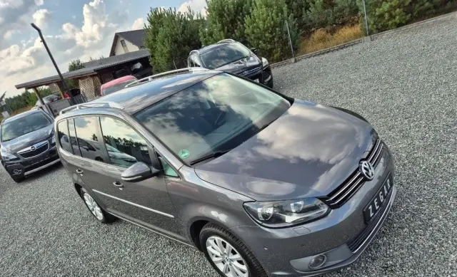 VOLKSWAGEN Touran 