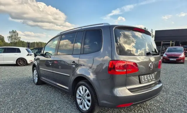 VOLKSWAGEN Touran 