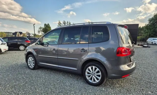 VOLKSWAGEN Touran 