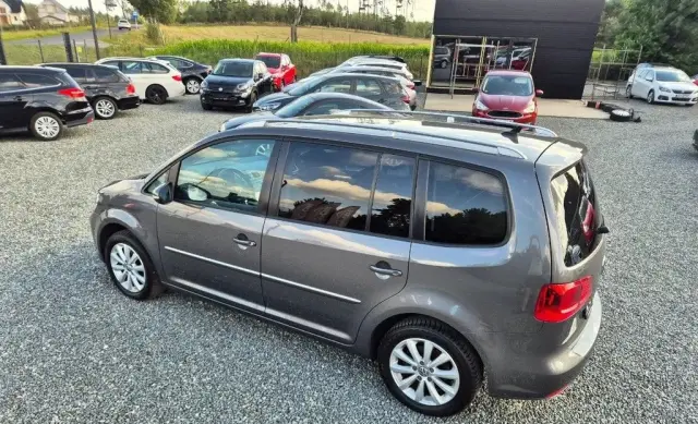 VOLKSWAGEN Touran 