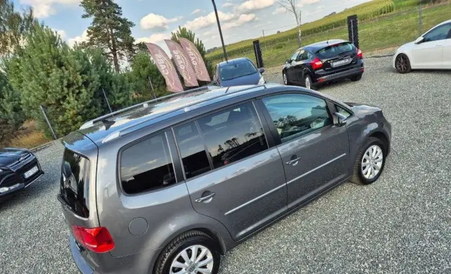 VOLKSWAGEN Touran 