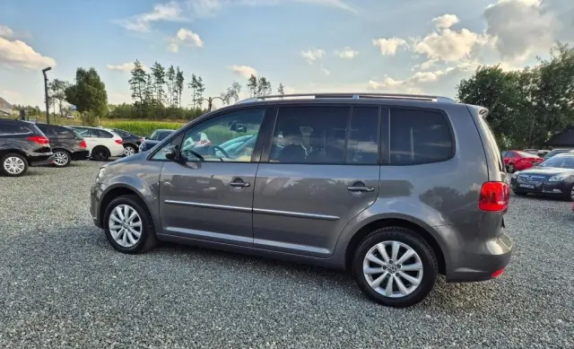 VOLKSWAGEN Touran 