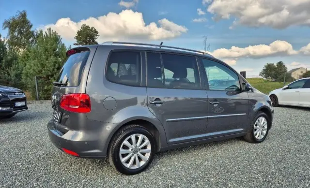 VOLKSWAGEN Touran 