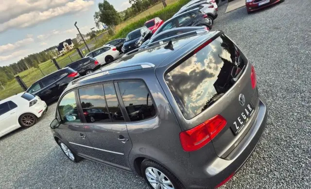 VOLKSWAGEN Touran 