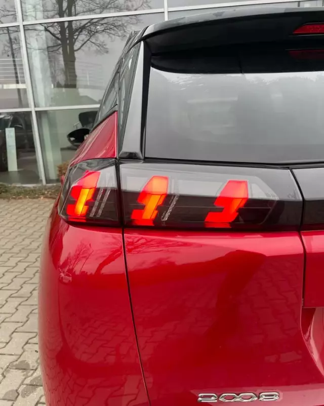 PEUGEOT 2008 1.2 PureTech Allure Pack S&S EAT8