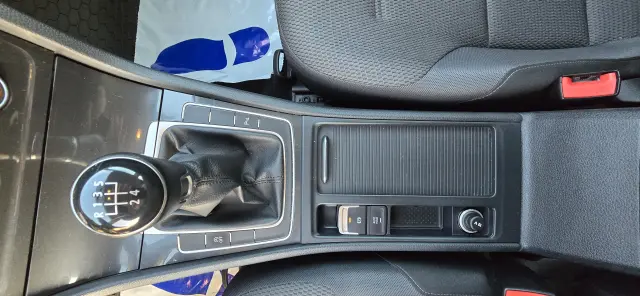 VOLKSWAGEN Golf Comfortline