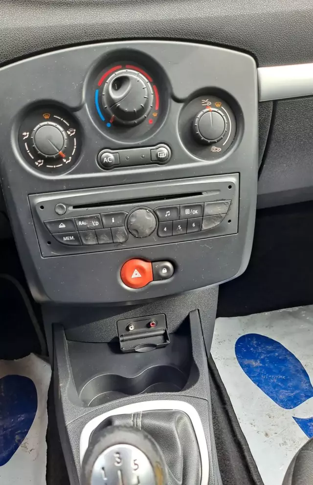 RENAULT Clio 