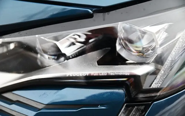 PEUGEOT 3008 Hybrid4 300 e-EAT8 GT Pack