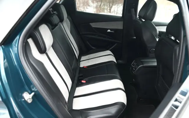 PEUGEOT 3008 Hybrid4 300 e-EAT8 GT Pack