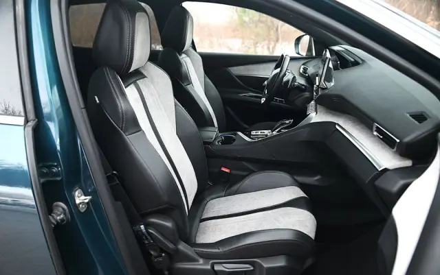 PEUGEOT 3008 Hybrid4 300 e-EAT8 GT Pack