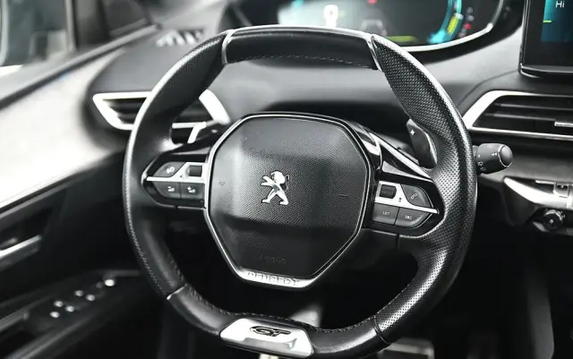 PEUGEOT 3008 Hybrid4 300 e-EAT8 GT Pack