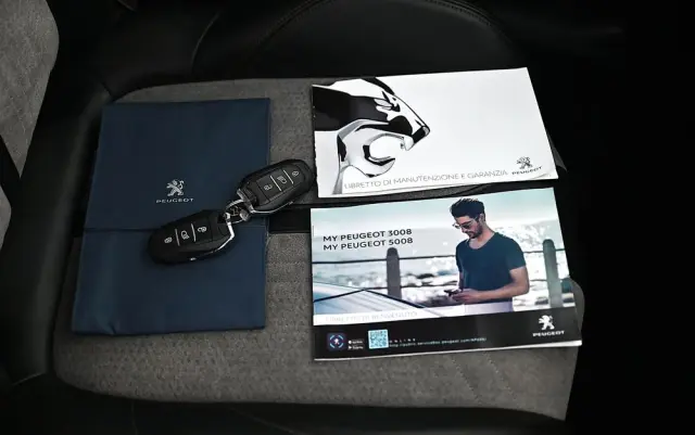 PEUGEOT 3008 Hybrid4 300 e-EAT8 GT Pack