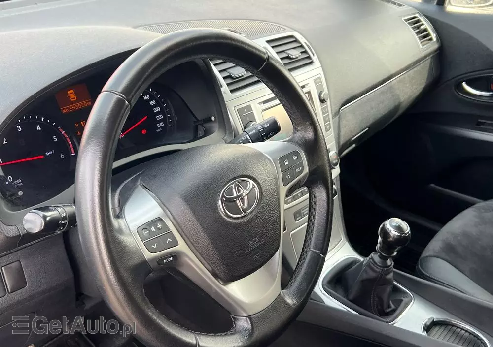TOYOTA Avensis Combi 2.0 D-4D Executive