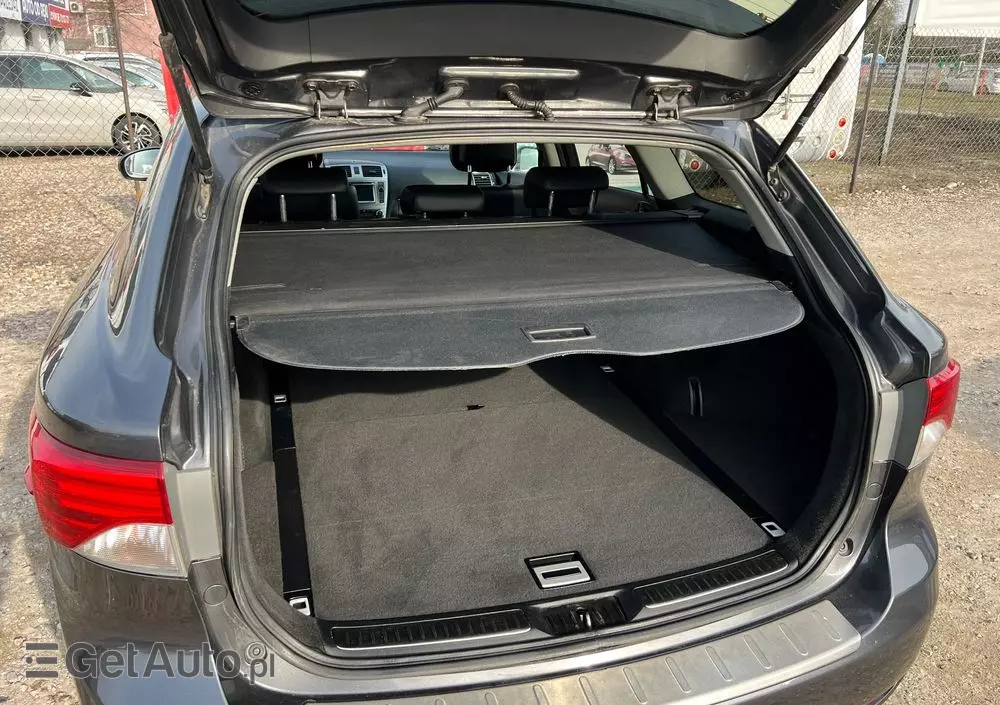 TOYOTA Avensis Combi 2.0 D-4D Executive