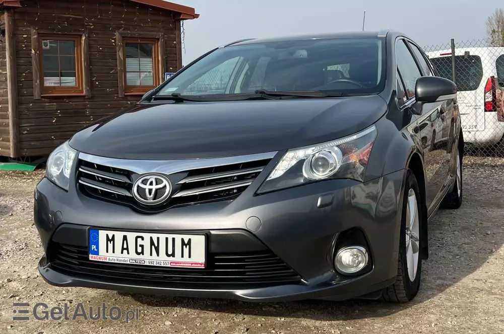 TOYOTA Avensis Combi 2.0 D-4D Executive