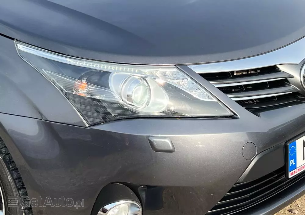 TOYOTA Avensis Combi 2.0 D-4D Executive