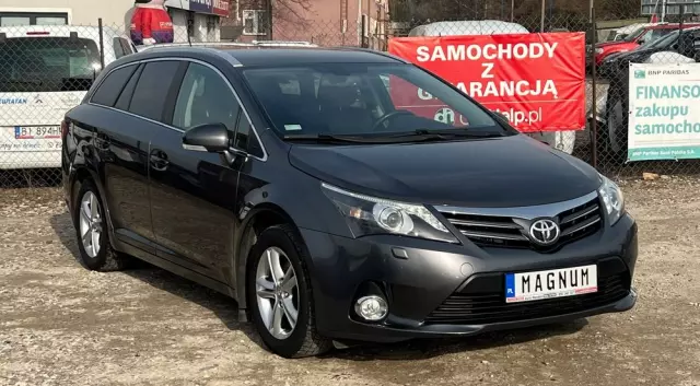 TOYOTA Avensis Combi 2.0 D-4D Executive