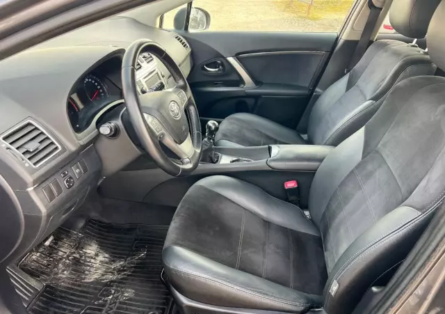 TOYOTA Avensis Combi 2.0 D-4D Executive