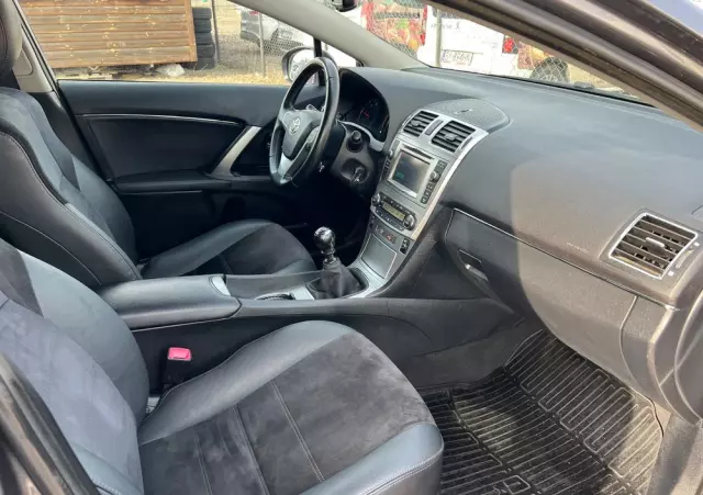 TOYOTA Avensis Combi 2.0 D-4D Executive