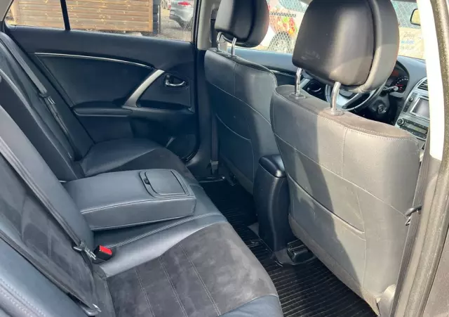 TOYOTA Avensis Combi 2.0 D-4D Executive