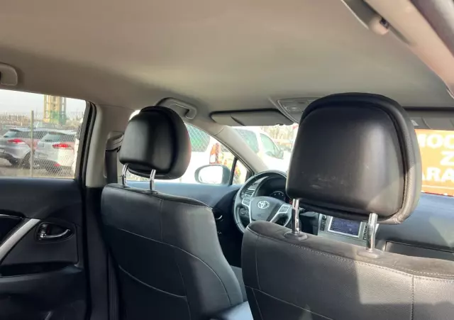 TOYOTA Avensis Combi 2.0 D-4D Executive