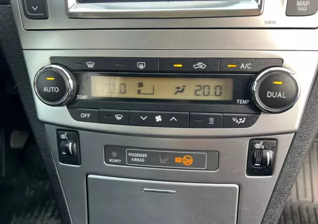 TOYOTA Avensis Combi 2.0 D-4D Executive