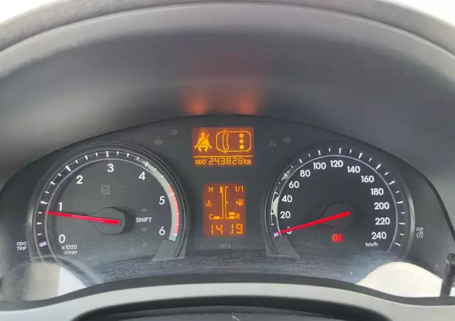 TOYOTA Avensis Combi 2.0 D-4D Executive