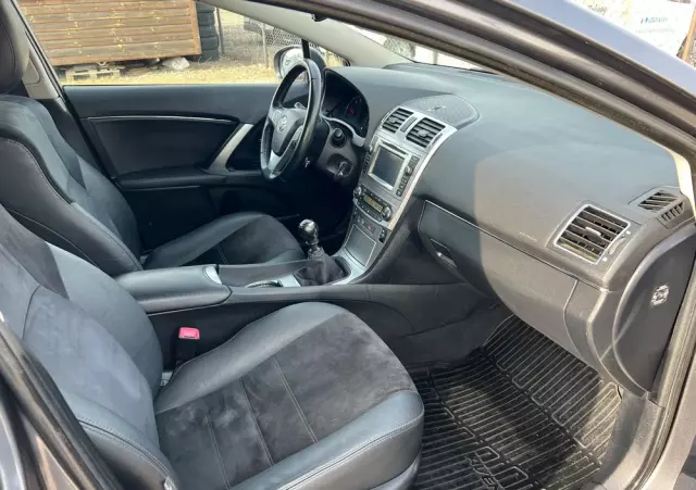 TOYOTA Avensis Combi 2.0 D-4D Executive