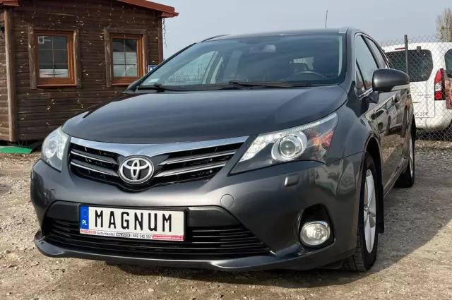 TOYOTA Avensis Combi 2.0 D-4D Executive