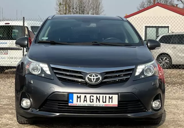 TOYOTA Avensis Combi 2.0 D-4D Executive