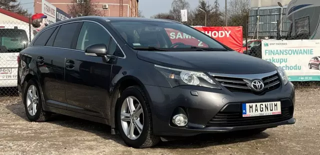 TOYOTA Avensis Combi 2.0 D-4D Executive